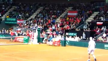 El festejo chileno tras el punto que le dio el primer set a Jarry