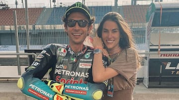 Imagen de Valentino Rossi y Francesca Sof&iacute;a, su novia.