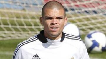 El central del Real Madrid Pepe defendió a su compatriota Cristiano Ronaldo, asegurando que no se corresponde con la realidad la imagen que algunas personas tiene de él, porque es una persona "espectacular que trabaja muy duro".