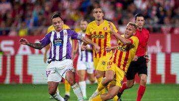 GIRONA, SPAIN - SEPTEMBER 09: Roque Mesa of Real Valladolid CF fouls Samu Saiz of Girona FC during the LaLiga Santander match between Girona FC and Real Valladolid CF at Montilivi Stadium on September 09, 2022 in Girona, Spain. (Photo by Alex Caparros/Getty Images)