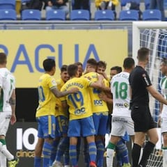 Las Palmas, con lo mínimo, le da la estocada al Córdoba
