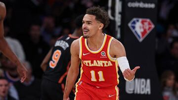 Trae Young, base de Atlanta Hawks, celebra una canasta en el Madiston ante New York Knicks.