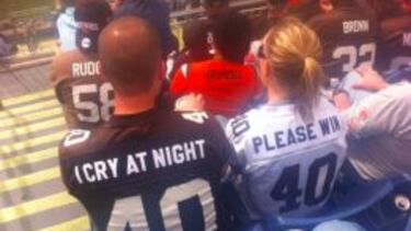 Dos camisetas ilustrativas de la historia de los Cleveland Browns.