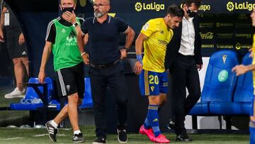 Iza se fue lesionado.