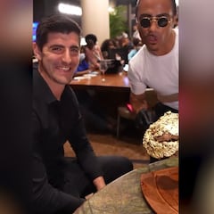 Courtois se come la carne de oro de 1.000€ el plato y deja un momentazo con la sal