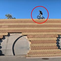 El ciclista más viral de Japón visita Barcelona