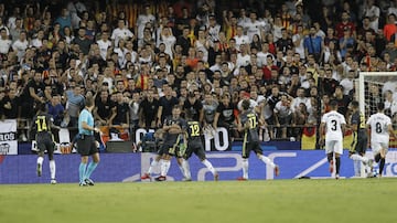 0-2  Pjanic celebró el segundo gol marcado de penalti.