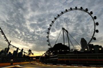 Sebastian Vettel durante el GP de Singapur en el circuito urbano de Marina Bay.