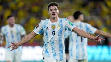 Soccer Football - World Cup - South American Qualifiers - Ecuador v Argentina - Estadio Monumental Banco Pichincha, Guayaquil, Ecuador - March 29, 2022 Argentina's Julian Alvarez celebrates scoring their first goal Pool via REUTERS/Dolores Ochoa