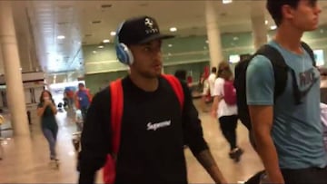 Neymar regresa mudo a Barcelona; sigue el misterio