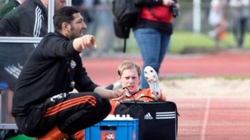 Actuó en Turquía y Suecia tras defender a Audax Italiano, Santiago Morning y Santiago Wanderers. Actualmente reside en este último país y comienza su carrera como DT.  