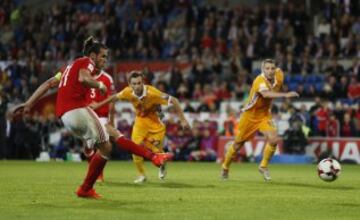 Gareth Bale anotó el gol 4-0 de penalti para Gales frente a Moldavia