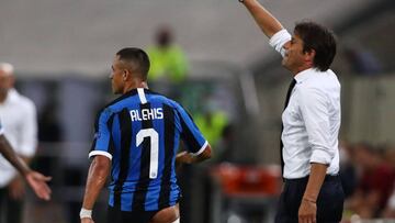 Inter Milan's Chilean forward Alexis Sanchez gets bandaged during the UEFA Europa League quarter-final football match Inter Milan v Bayer 04 Leverkusen at the Duesseldorf Arena on August 10, 2020 in Duesseldorf, western Germany. (Photo by Dean Mouhtaropoulos / POOL / AFP)