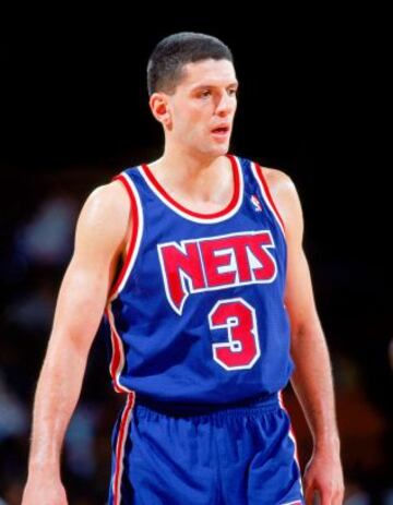 Hoy en día, una camiseta que sigue vendiéndose como la seda: Petrovic en Nueva Jersey.