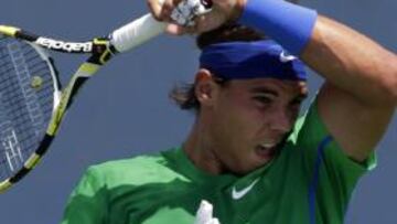 <b>LANZADO. </b>Nadal golpea una derecha en su primer partido.