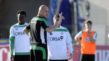 Roberto Rios, en el entrenamiento del Betis.