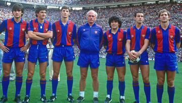 The Argentinian football star Diego Armando Maradona in his presentation with F.C. Barcelona, along with his new recently signed teammates Marcos Alonso, Pichi Alonso, Urbano, Lattek (coach) on his right, and Julio Alberto and Perico Alonso on his left, at the Camp Nou, Barcelona, Spain, on July 28, 1982. (Photo by Sigfrid Casals/Getty Images)