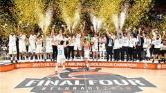 Real Madrid&#039;s palyers celebrate their 85-80 win over Fenerbahce in the Euroleague Final Four finals basketball match between Real Madrid and Fenerbahce Dogus Istanbul at The Stark Arena in Belgrade on May 20, 2018. / AFP PHOTO / Andrej ISAKOVIC