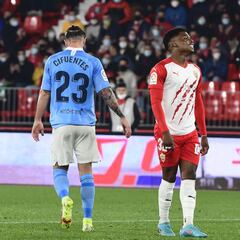 El Almería cierra su crisis