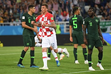 1-0.Los jugadores croatas celebraron el primer gol. En la imagen Mandzukic celebranbdo el tanto.