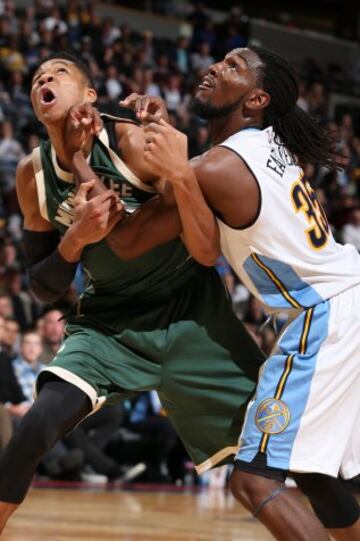 Giannis Antetokounmpo y Kenneth Faried.