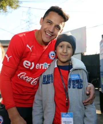 La Roja compartió con niños