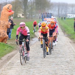 Kopecky y Marianne Vos, duelo por todo los alto en el pavés