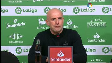 Calero, entrenador del Burgos, en Santander.