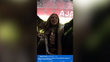 ¡Festejó el triunfo de Valencia sobre Ajax bañada en cerveza!