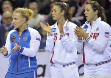 Svetlana Kuznetsova, Vitalia Diatchenko y Anastasia Pavlyuchenkova celebran el triunfo de Maria Sharapova. 