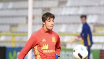 Óliver, en un entrenamiento con la Sub21.