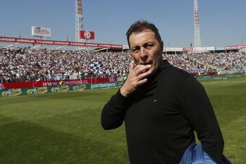 El técnico argentino tampoco tuvo suerte en los duelos ante Colo Colo.