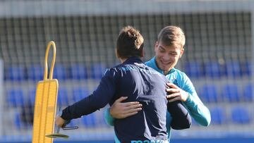 Sorloth sonríe junto a Ansotegi en Zubieta