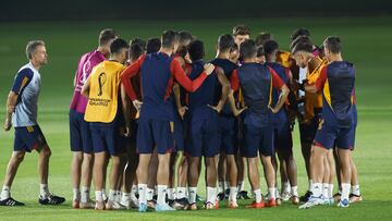 Arenga de los jugadores del combinado español durante el entrenamiento de la selección española.