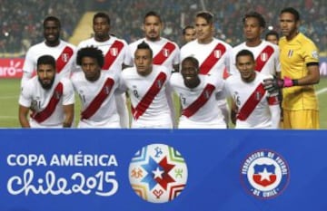 The Peru squad poses for their team picture before their Copa America 2015 third-place soccer match against Paraguay at Estadio Municipal Alcaldesa Ester Roa Rebolledo in Concepcion, Chile, July 3, 2015.  REUTERS/Andres Stapff