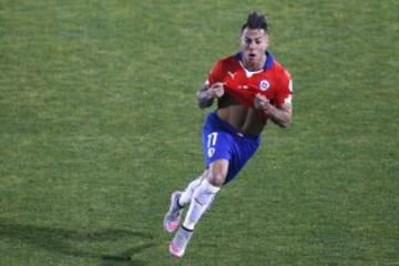 'Turboman' también llamó la atención por su peculiar peinado en Copa América. Más largo de jopo, y casi al ras en los lados, fue el look del delantero en Copa América.