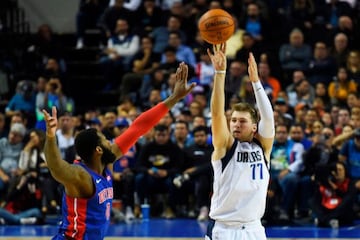 El esloveno conquistó la Arena CDMX con el primer triple-doble en un partido oficial en México. Fue en la victoria 122-111 de Mavericks ante Pistons.