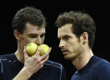 Apellidos con más de un servicio