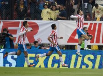 Así se vivió dentro del campo la gran batalla que sostuvieron Águilas y Chivas en el Estaduio Azteca este sábado por la noche.