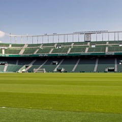 El Elche cuida de su alfombra