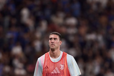 Vlahović, símbolo del instinto goleador, atravesó meses de sequía donde el balón ya no encontraba portería con la misma naturalidad. Cada partido grande parecía pesarle más, y las dudas sobre su regularidad volvieron a sonar en Turín. El delantero que debía ser imparable se volvió previsible, y el mercado respondió con una caída severa. Con la llegada de Jonathan David a Turín y los constantes encontronazos de Dusan con el club, su salida de la 'vecchia signora' parece ya un hecho. 
