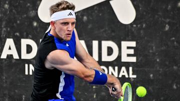 Spain's Alejandro Davidovich Fokina returns a shot against compatriot Roberto Bautista Agut during their men's singles match at the Adelaide International tennis tournament in Adelaide on January 6, 2025. (Photo by Brenton Edwards / AFP) / --IMAGE RESTRICTED TO EDITORIAL USE - STRICTLY NO COMMERCIAL USE�--