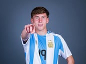 Santino Andino deshoja la margarita