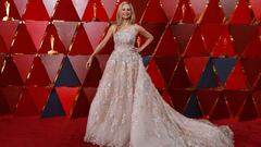 How long and where do celebrities get ready for the Oscars red carpet and what is the procedure?