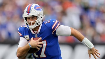 EAST RUTHERFORD, NEW JERSEY - NOVEMBER 06: Josh Allen #17 of the Buffalo Bills rushes against the New York Jets during the first half at MetLife Stadium on November 06, 2022 in East Rutherford, New Jersey.   Mike Stobe/Getty Images/AFP