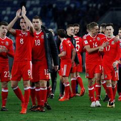 Un latigazo de Lawrence le sirve a una gris Gales