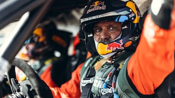 Al Attiyah, subido en el Dacia durante el Dakar 2026.