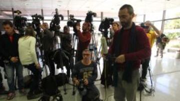 La Prensa está muy pediente del estado de salud de Alonso.