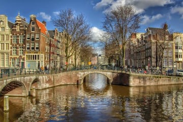 Ámsterdam es una ciudad única para perderse entre sus calles y canales