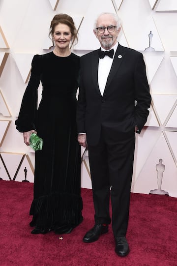 La actriz Kate Fahy junto a su marido Jonathan Pryce,  nominado al Oscar al mejor actor por 'Los dos Papas'. 